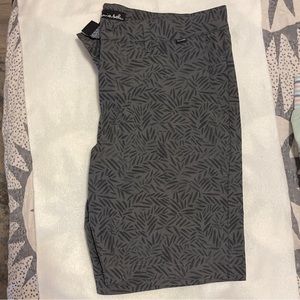 Travis Mathew Gray-toned whimsical pattern shorts